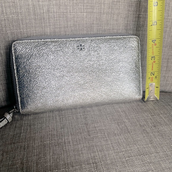Tory Burch Metallic Wallet EUC - Picture 9 of 9